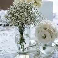 Decoração com flores para boda de prata 