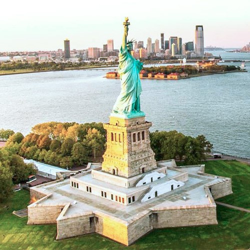 Resultado de imagem para estátua da liberdade