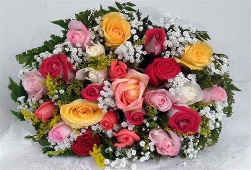 Bouquet 24 rosas colorido 