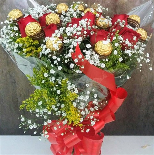 Bouquet Doce Romance com 12 Rosas Vermelhas 